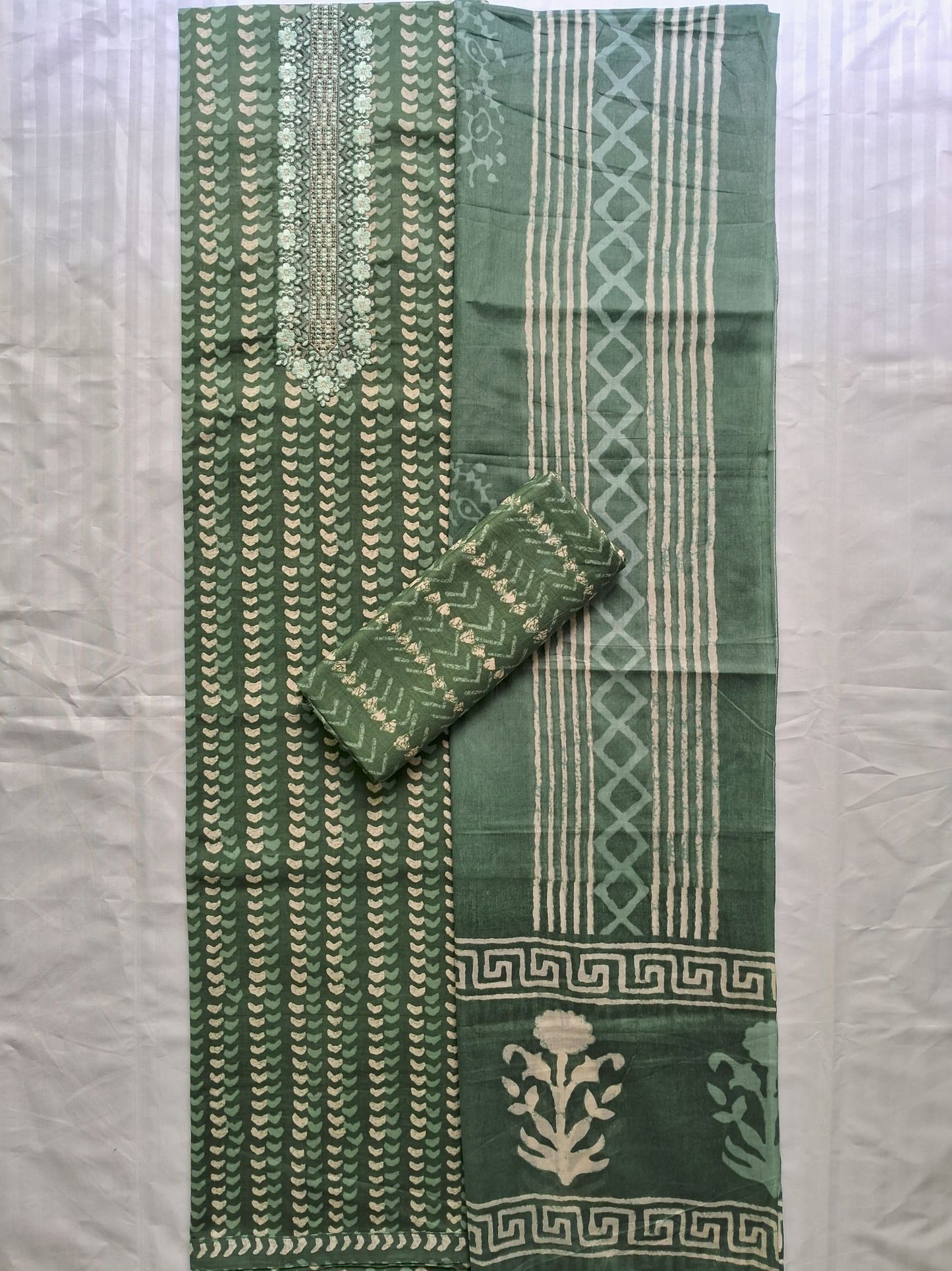 EMERALD GREEN EMBROIDERED COTTON SUIT