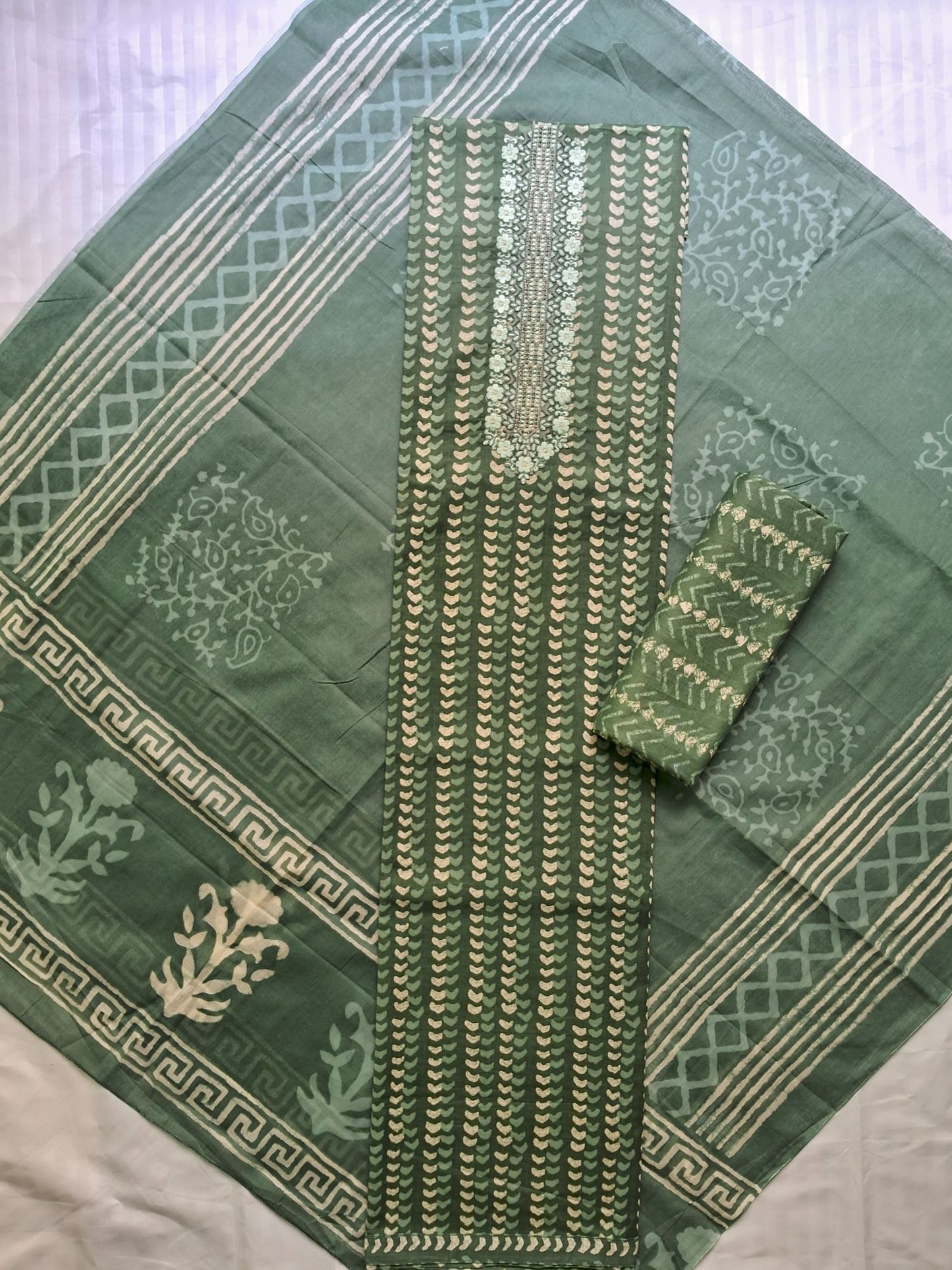 EMERALD GREEN EMBROIDERED COTTON SUIT