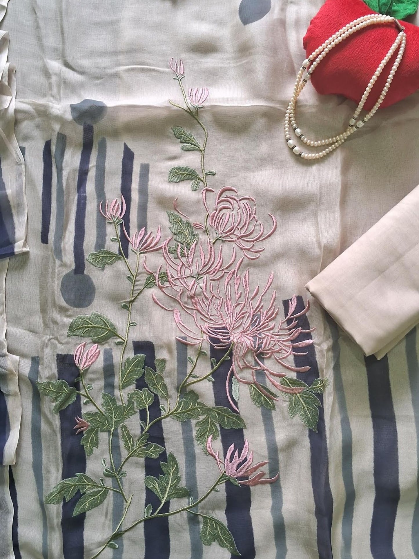 IVORY BLOSSOM BURBERRY SUIT