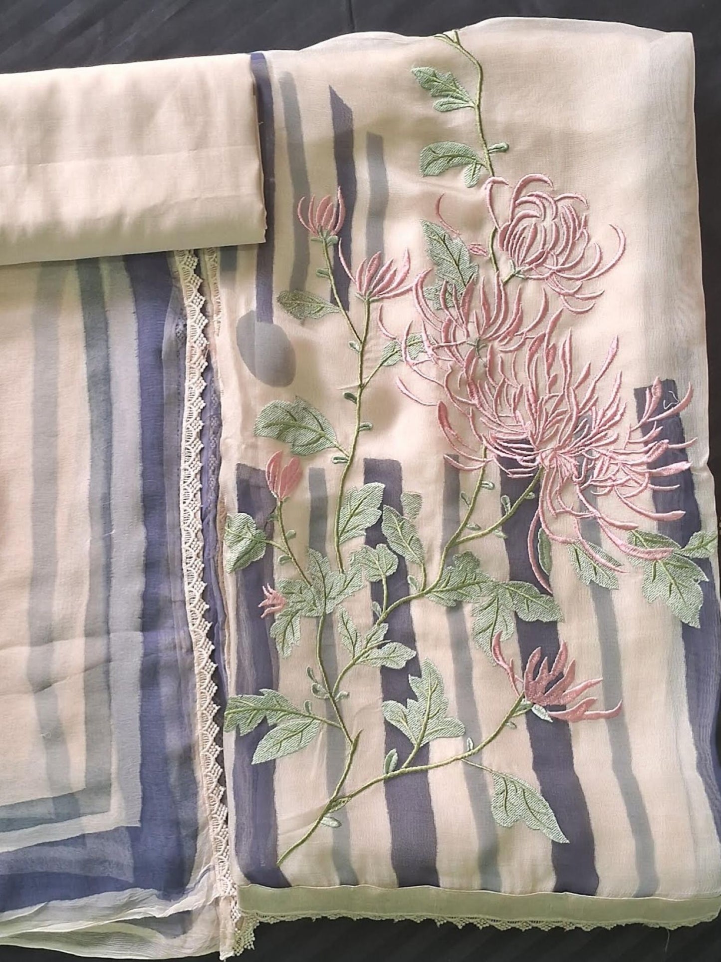 IVORY BLOSSOM BURBERRY SUIT